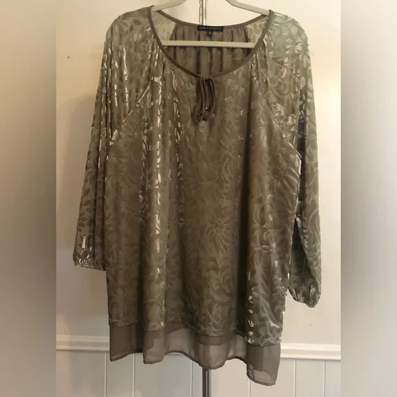 Simply Elegant Women Stylish Embossed Velvet Floral Leaves Design Blouse… - Picture 11 of 11